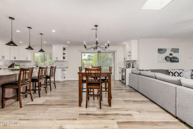 10914 W SARATOGA Circle, Sun City, AZ 85351