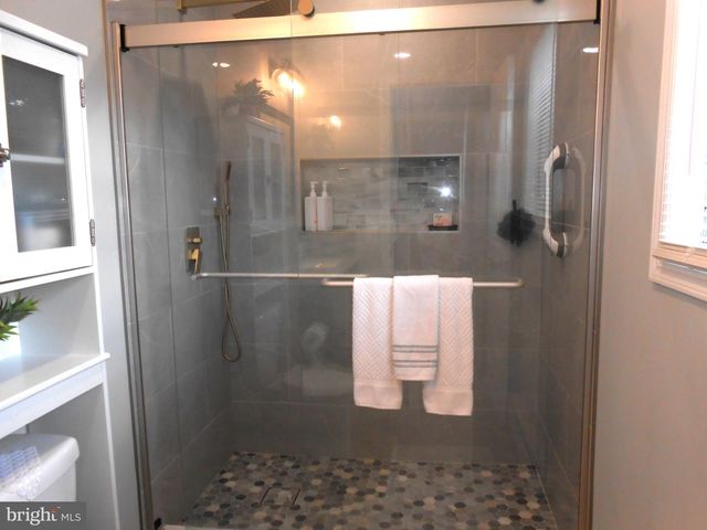 46 WOODSTOCK DR, Toms River, NJ 08757
