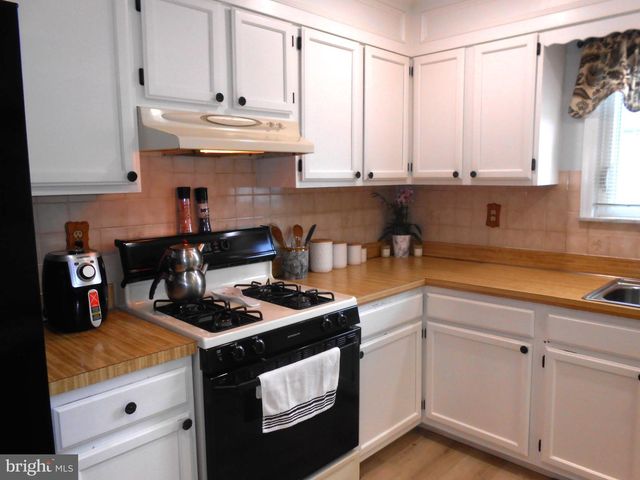 46 WOODSTOCK DR, Toms River, NJ 08757