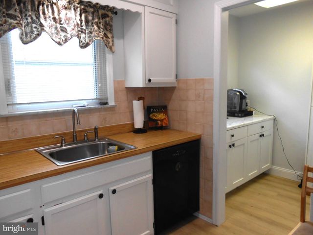 46 WOODSTOCK DR, Toms River, NJ 08757