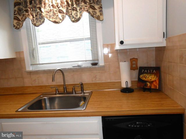 46 WOODSTOCK DR, Toms River, NJ 08757