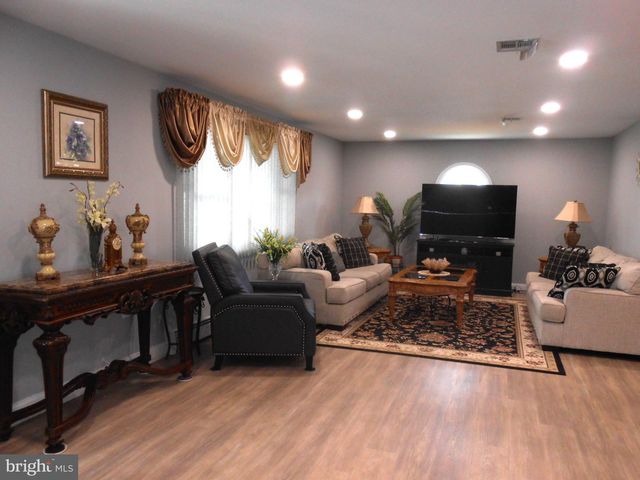 46 WOODSTOCK DR, Toms River, NJ 08757