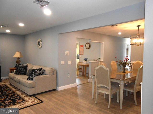 46 WOODSTOCK DR, Toms River, NJ 08757