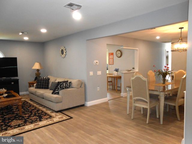 46 WOODSTOCK DR, Toms River, NJ 08757