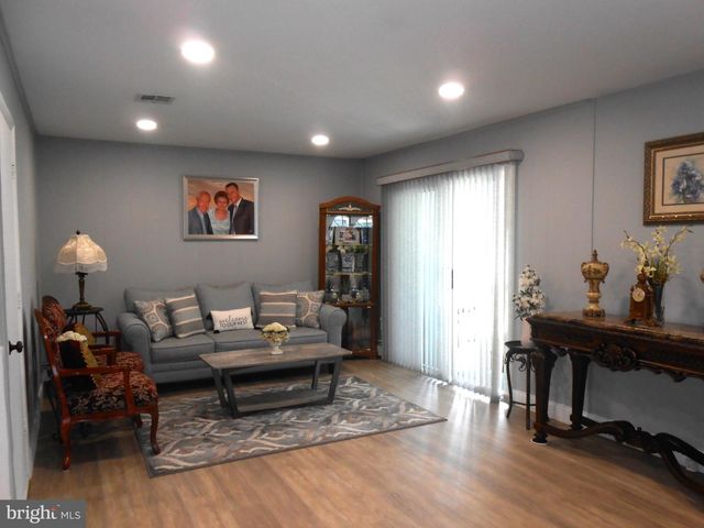 46 WOODSTOCK DR, Toms River, NJ 08757