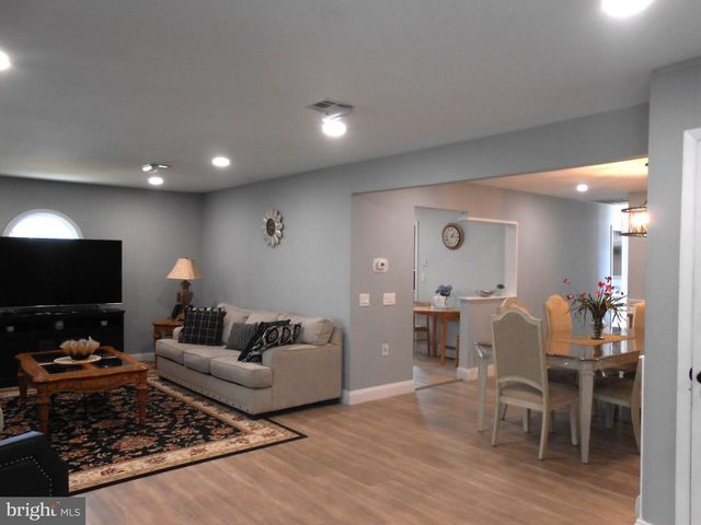 46 WOODSTOCK DR, Toms River, NJ 08757