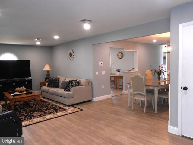46 WOODSTOCK DR, Toms River, NJ 08757