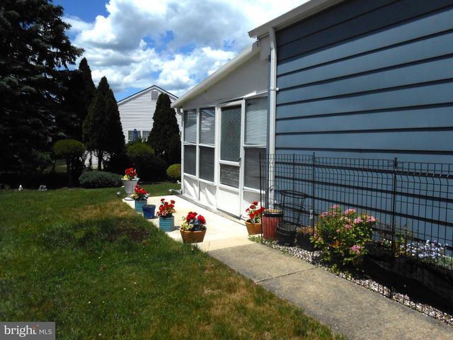 46 WOODSTOCK DR, Toms River, NJ 08757