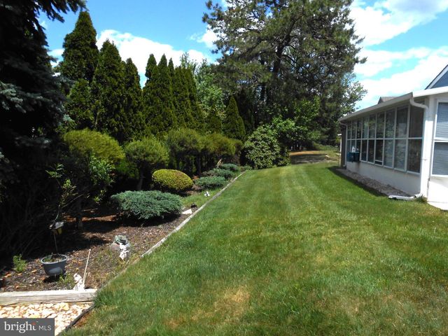 46 WOODSTOCK DR, Toms River, NJ 08757
