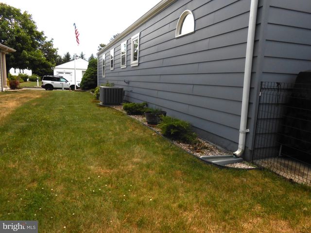 46 WOODSTOCK DR, Toms River, NJ 08757