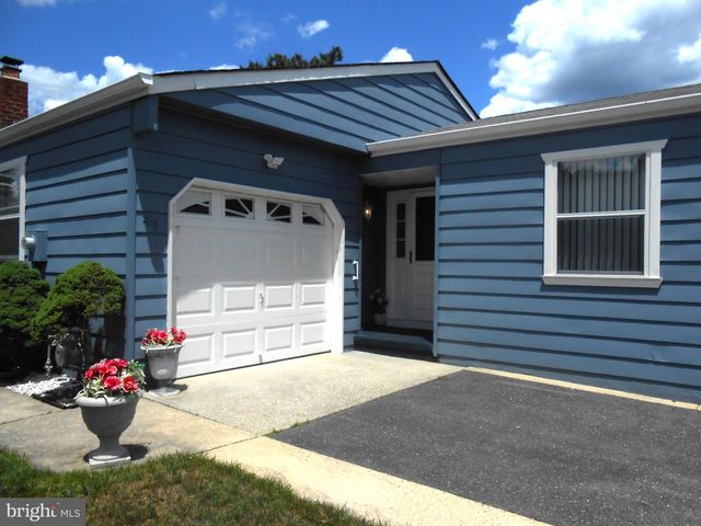 46 WOODSTOCK DR, Toms River, NJ 08757