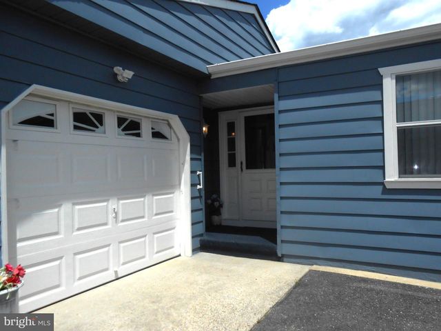 46 WOODSTOCK DR, Toms River, NJ 08757