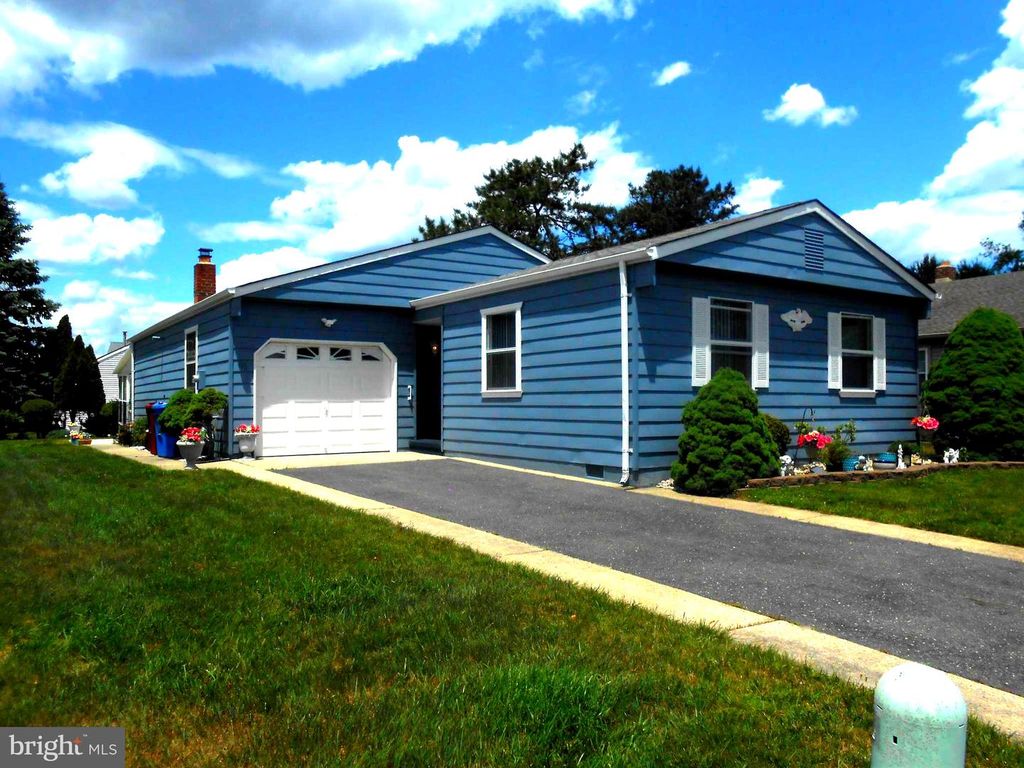 46 WOODSTOCK DR, Toms River, NJ 08757