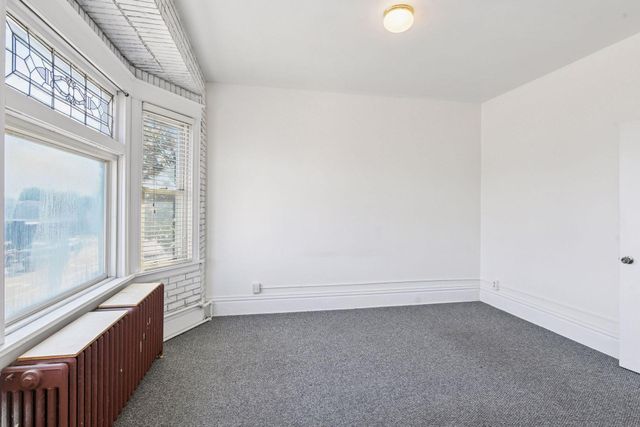 1049 7th Street W, Saint Paul, MN 55102