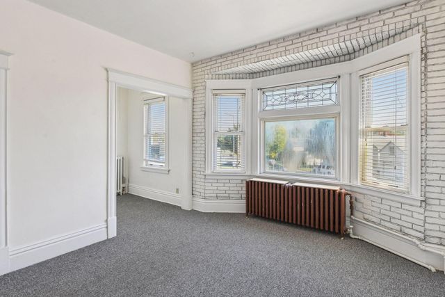 1049 7th Street W, Saint Paul, MN 55102