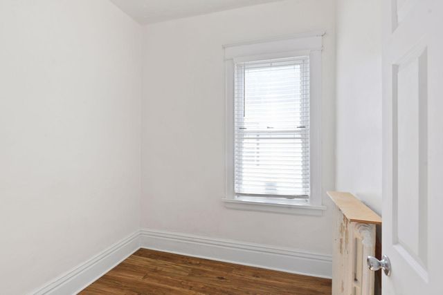 1049 7th Street W, Saint Paul, MN 55102