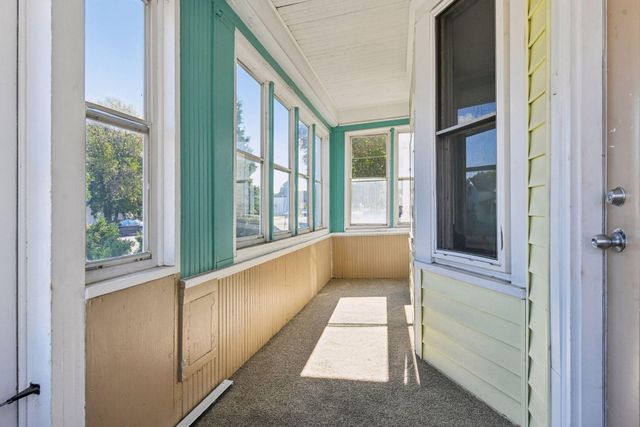 1049 7th Street W, Saint Paul, MN 55102