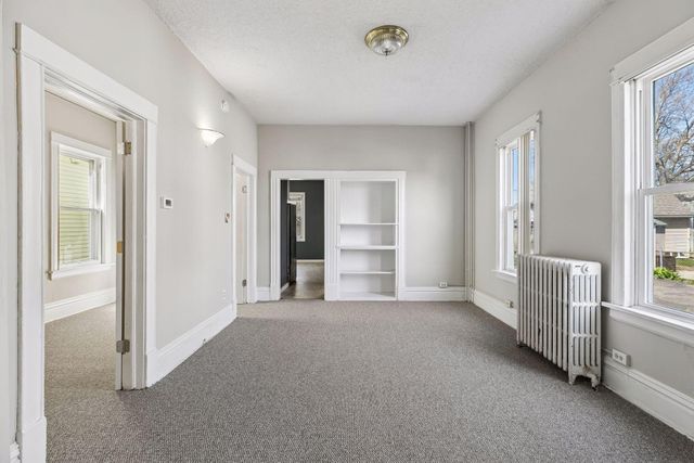 1049 7th Street W, Saint Paul, MN 55102