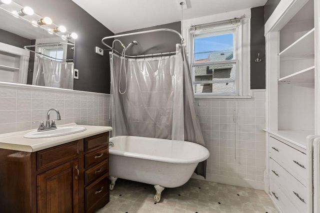 1049 7th Street W, Saint Paul, MN 55102