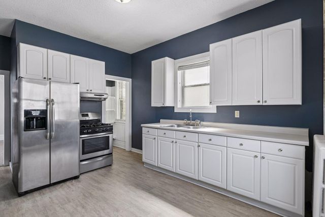 1049 7th Street W, Saint Paul, MN 55102