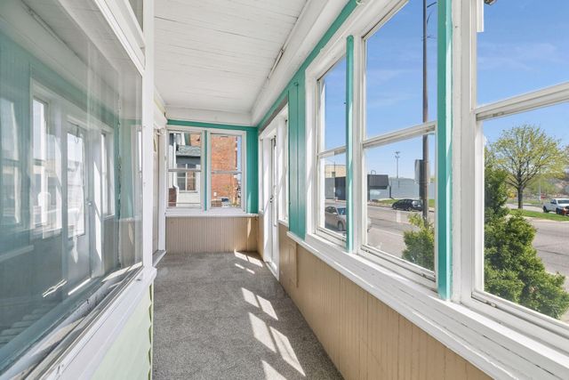 1049 7th Street W, Saint Paul, MN 55102
