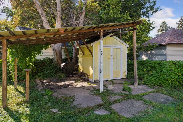 1049 7th Street W, Saint Paul, MN 55102