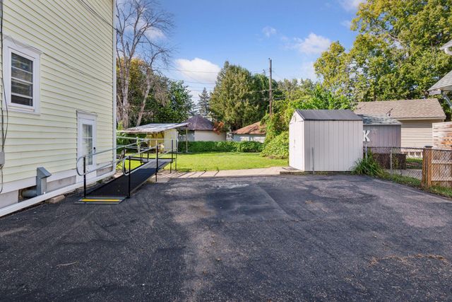 1049 7th Street W, Saint Paul, MN 55102