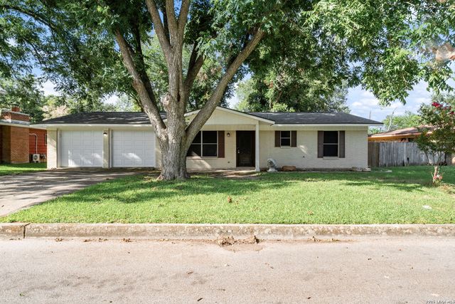 138 Bobolink Dr, New Braunfels, TX 78130