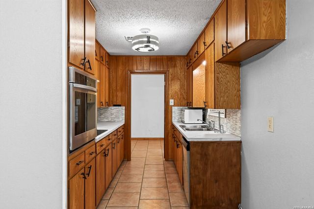 138 Bobolink Dr, New Braunfels, TX 78130
