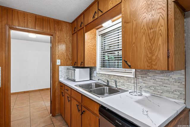 138 Bobolink Dr, New Braunfels, TX 78130