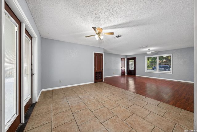 138 Bobolink Dr, New Braunfels, TX 78130
