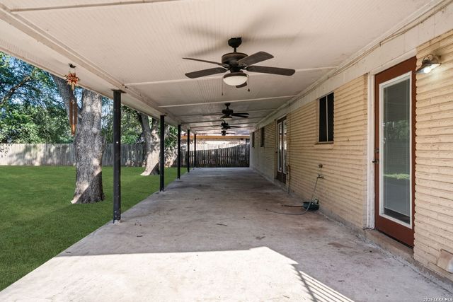 138 Bobolink Dr, New Braunfels, TX 78130