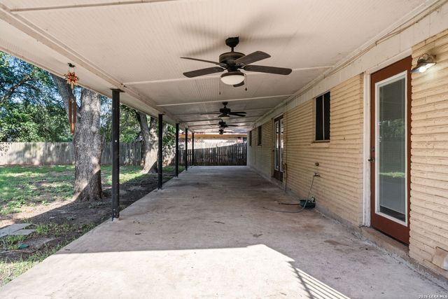 138 Bobolink Dr, New Braunfels, TX 78130
