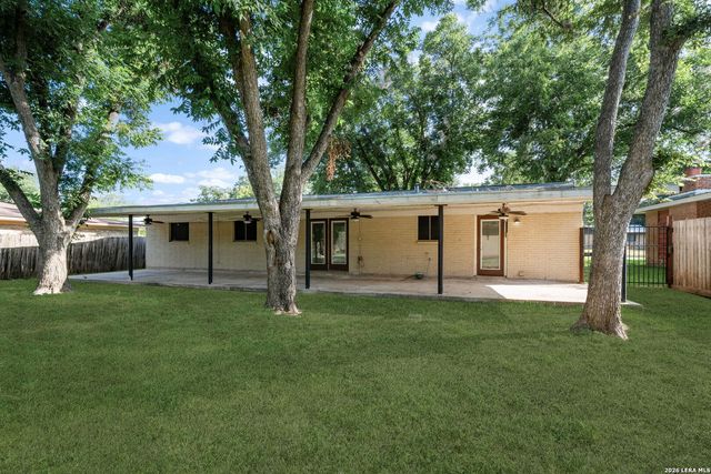 138 Bobolink Dr, New Braunfels, TX 78130