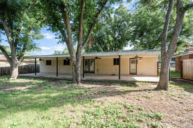 138 Bobolink Dr, New Braunfels, TX 78130