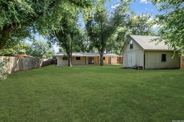 138 Bobolink Dr, New Braunfels, TX 78130
