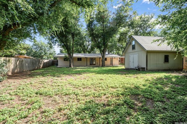 138 Bobolink Dr, New Braunfels, TX 78130
