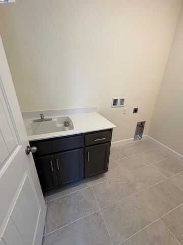 1300 Sunningdale Lane, Fairfield, CA 94533