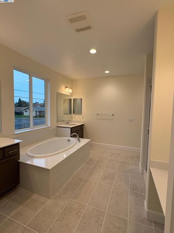 1300 Sunningdale Lane, Fairfield, CA 94533