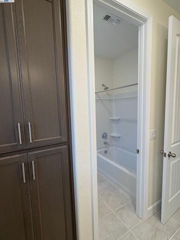 1300 Sunningdale Lane, Fairfield, CA 94533