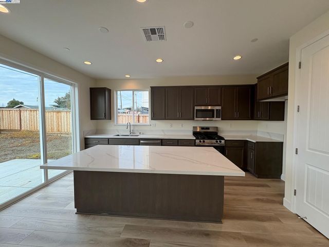 1300 Sunningdale Lane, Fairfield, CA 94533