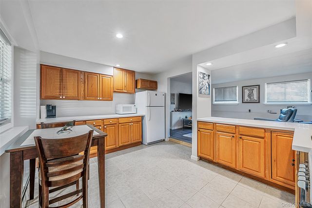 20 Rochelle Court, Amityville, NY 11701
