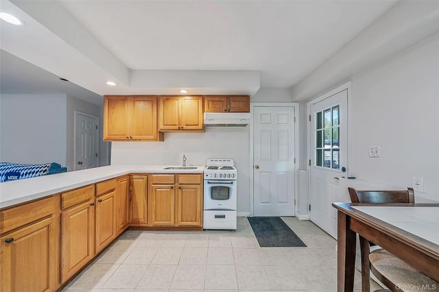 20 Rochelle Court, Amityville, NY 11701