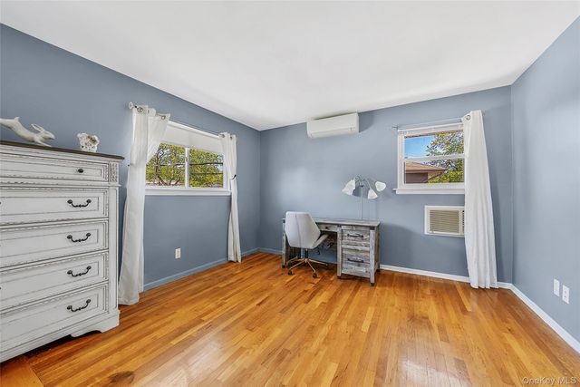 20 Rochelle Court, Amityville, NY 11701