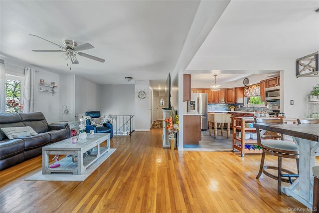 20 Rochelle Court, Amityville, NY 11701
