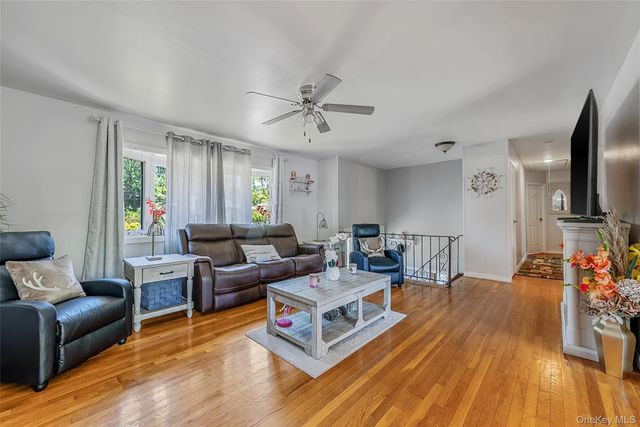 20 Rochelle Court, Amityville, NY 11701
