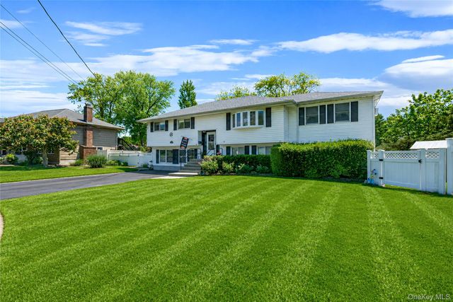 20 Rochelle Court, Amityville, NY 11701