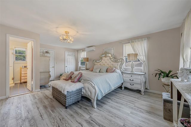 20 Rochelle Court, Amityville, NY 11701