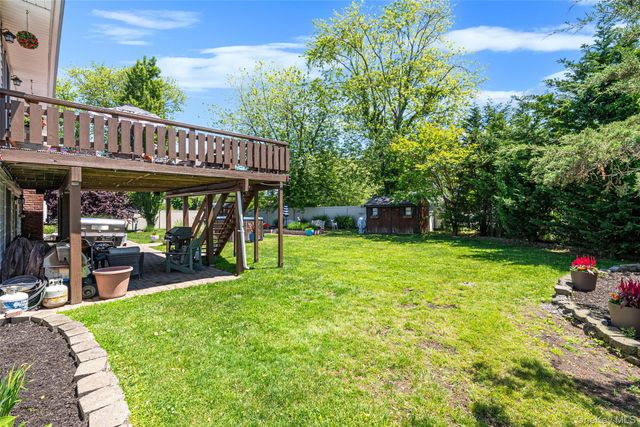 20 Rochelle Court, Amityville, NY 11701