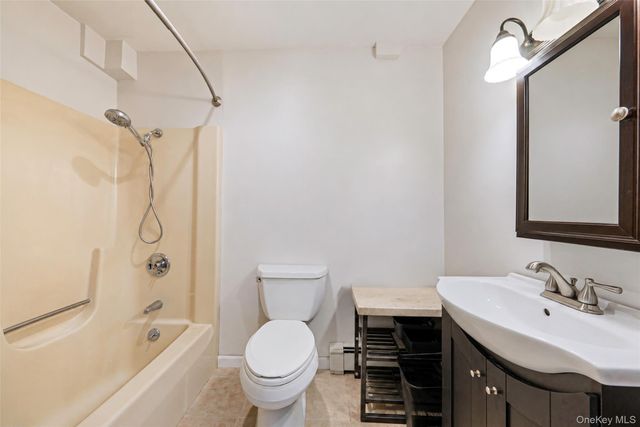 20 Rochelle Court, Amityville, NY 11701
